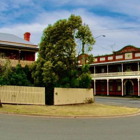 Historic Star Lodge And Station Masters House Narrandera Kültér fotó