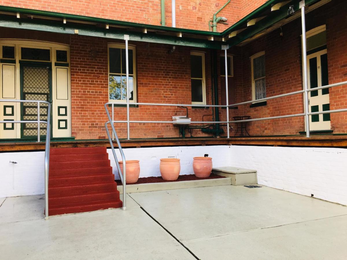 Historic Star Lodge And Station Masters House Narrandera Kültér fotó